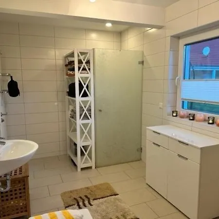 Modernes Haus In Hafenstadt Hébergement de vacances *
